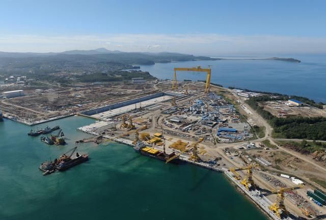 据俄媒报道,俄罗斯红星造船厂485米长的新干船坞即将提前完工.