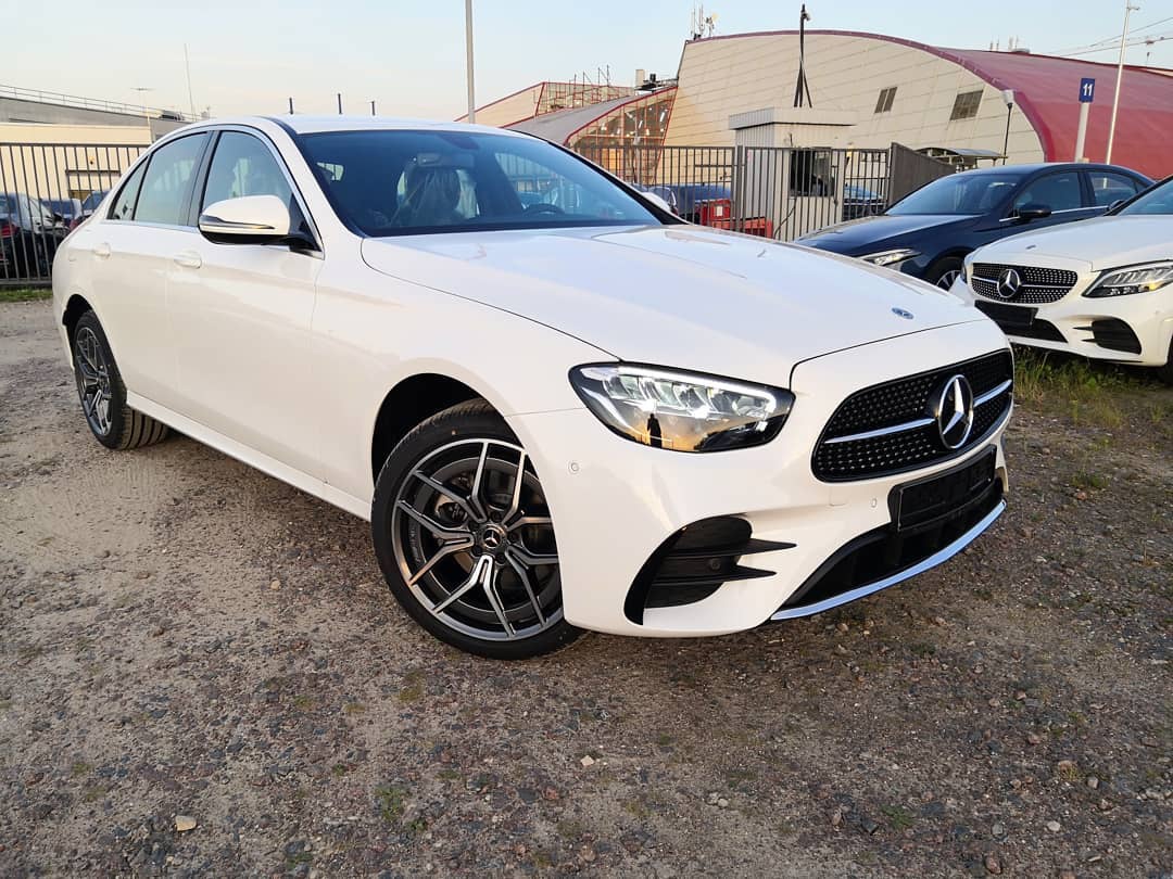 新款奔驰e级实车外观的造型精致