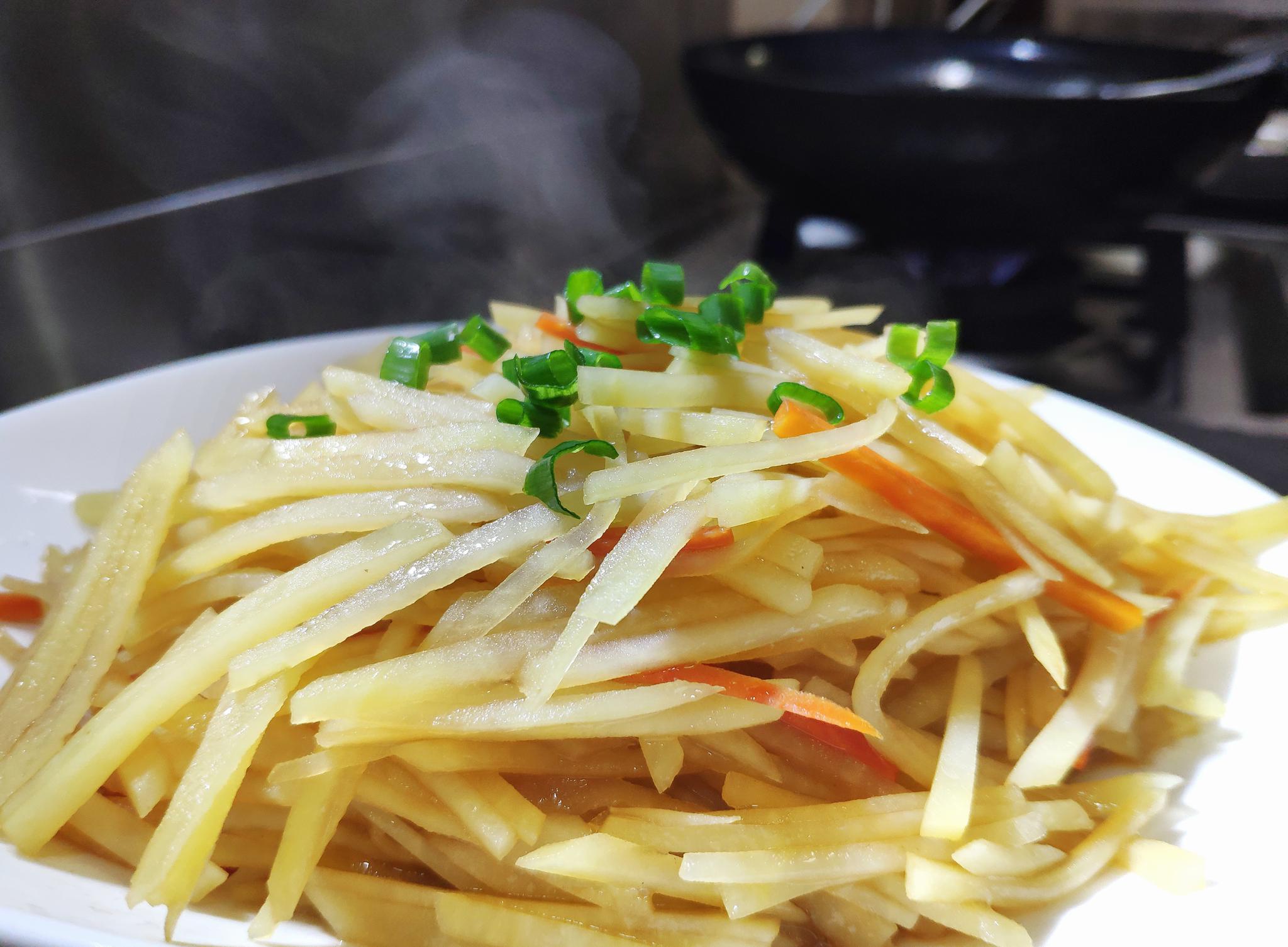 醋溜土豆丝最经典的家庭快手菜酸爽脆口老少咸宜家人都喜欢
