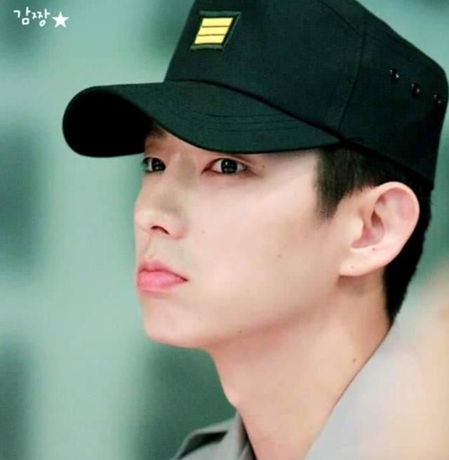 38岁的李准基登热搜,原因就是"这张照片"!__财经头条