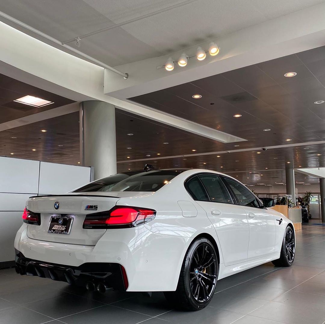 新款宝马m5雷霆版实车更加有运动感