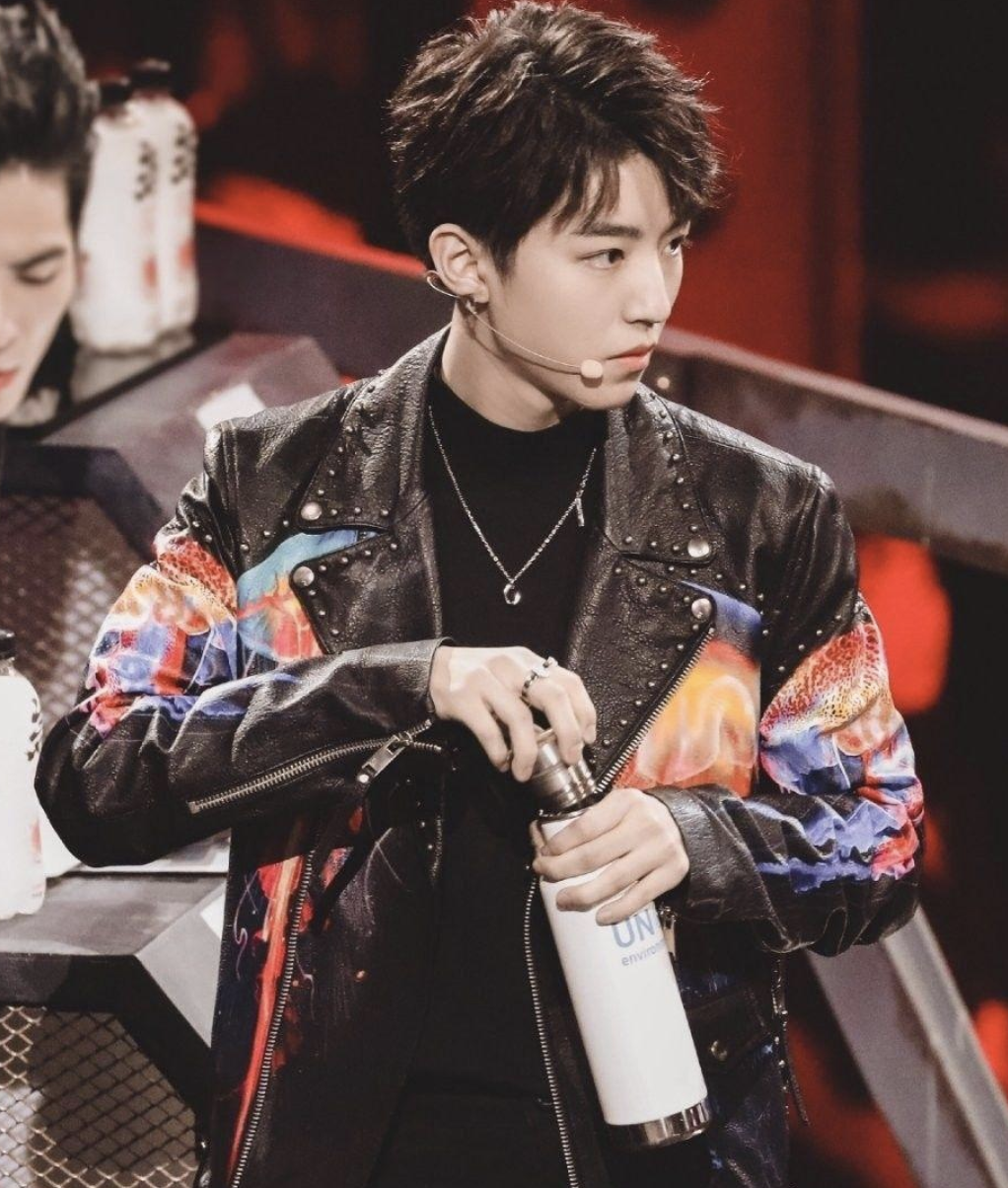 王俊凯为健身换掉联合国专用杯!看了新杯子体积,粉丝自愧不如