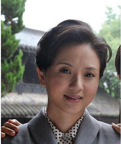因为从小颜值出众,被导演发现后进入演艺圈,曾经凭借《杨乃武与小白菜