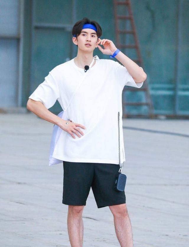 说起娱乐圈衣架上的男星,小鲜肉张云龙责无旁贷.