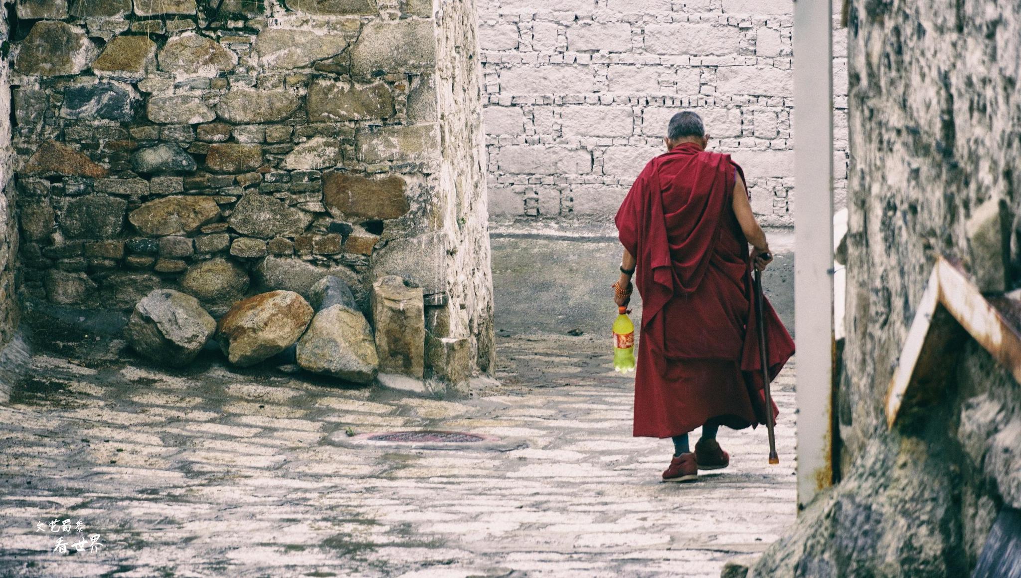 拉萨最大的寺院,游人稀少幽静庄严,自古它就是雪顿节晒佛的地方|哲蚌