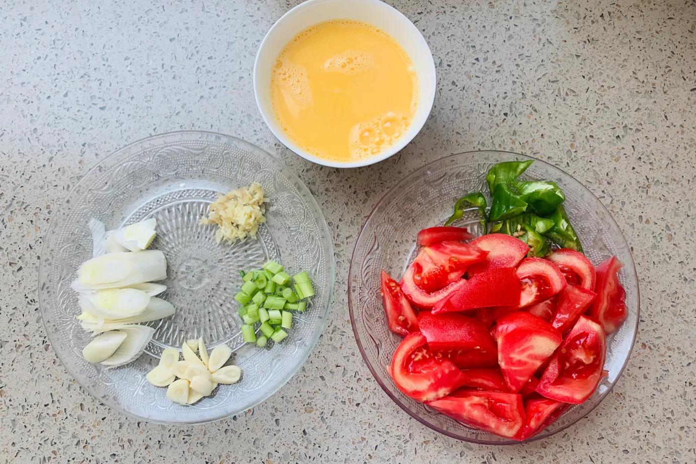 这才是西红柿炒鸡蛋的正确做法!鸡蛋滑嫩鲜美,技巧一次性学会