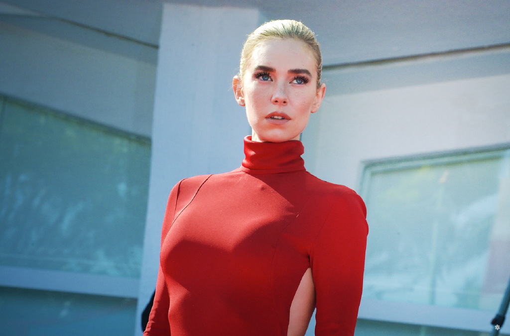 "白寡妇"凡妮莎·柯比携新电影《破碎女人》!亮相威尼斯电影节