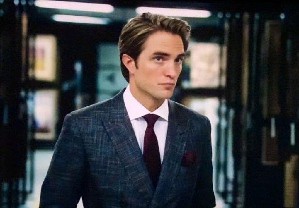 《信条》两大男主太有爱,外出吃饭手挽着手,还直接撩衣服秀肌肉