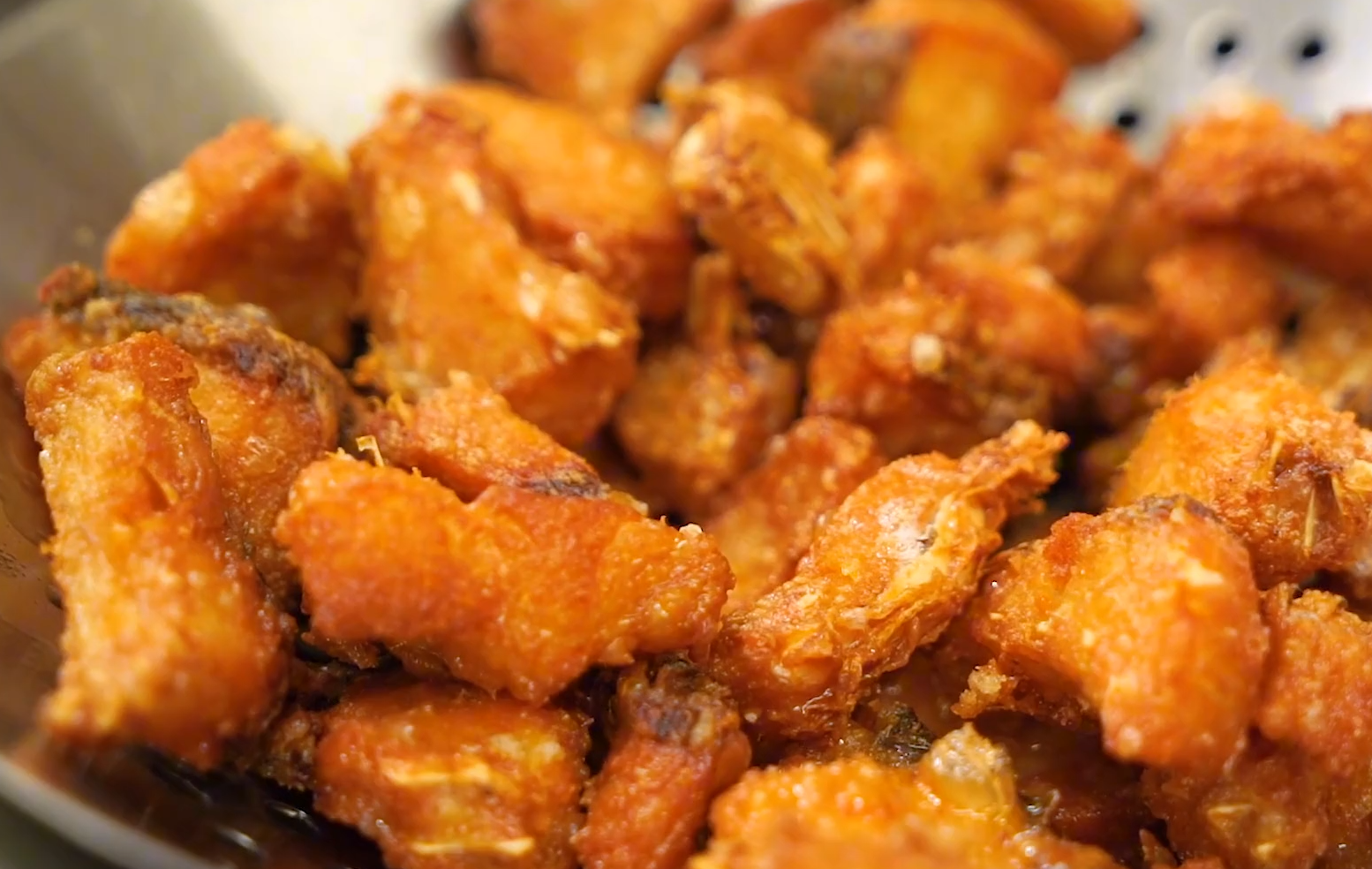 爱吃草的有福了,在家做香辣椒盐草鱼,香辣爽口,下酒又下饭