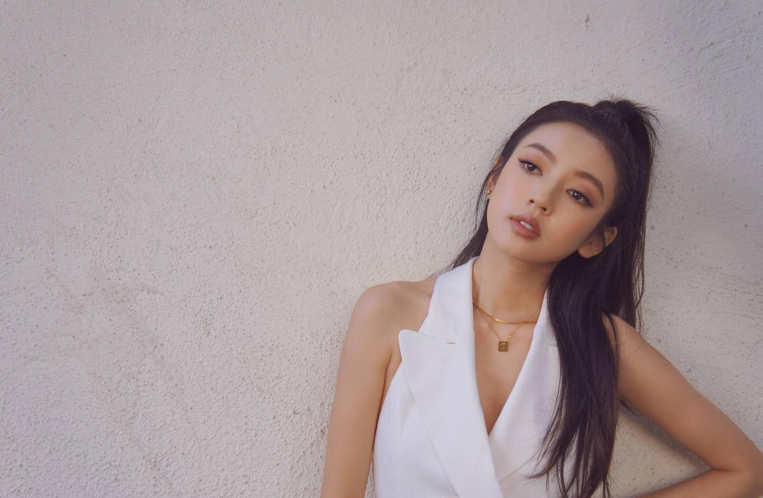 经过于正这样的"推荐",加上剧集本身的热度就很高,何瑞贤可以说是在小