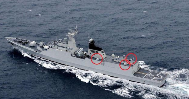 前身054型护卫舰近防炮是4座ak630四角布置,舰艏原本的海红旗-7空间太