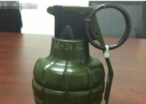 进攻型手雷与防御型手雷有什么区别?这里告诉你答案|手榴弹_新浪新闻
