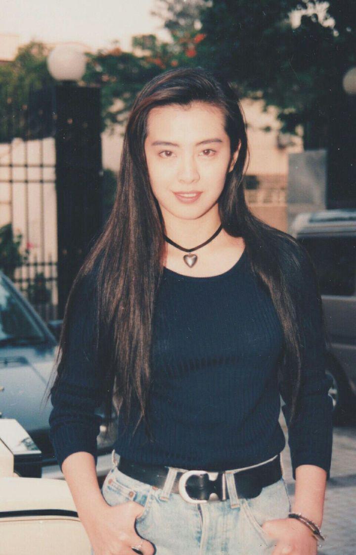 跟着港星学穿搭女神王祖贤90年代穿搭考古复古潮流又不过时