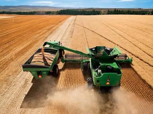 牛这才叫现代机械化农业