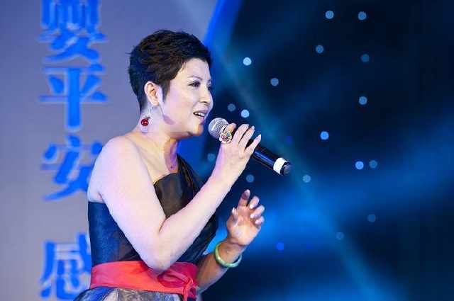 她曾先后9次登上春晚,歌唱实力堪比韩红,婚姻经历却如此坎坷|杭天琪