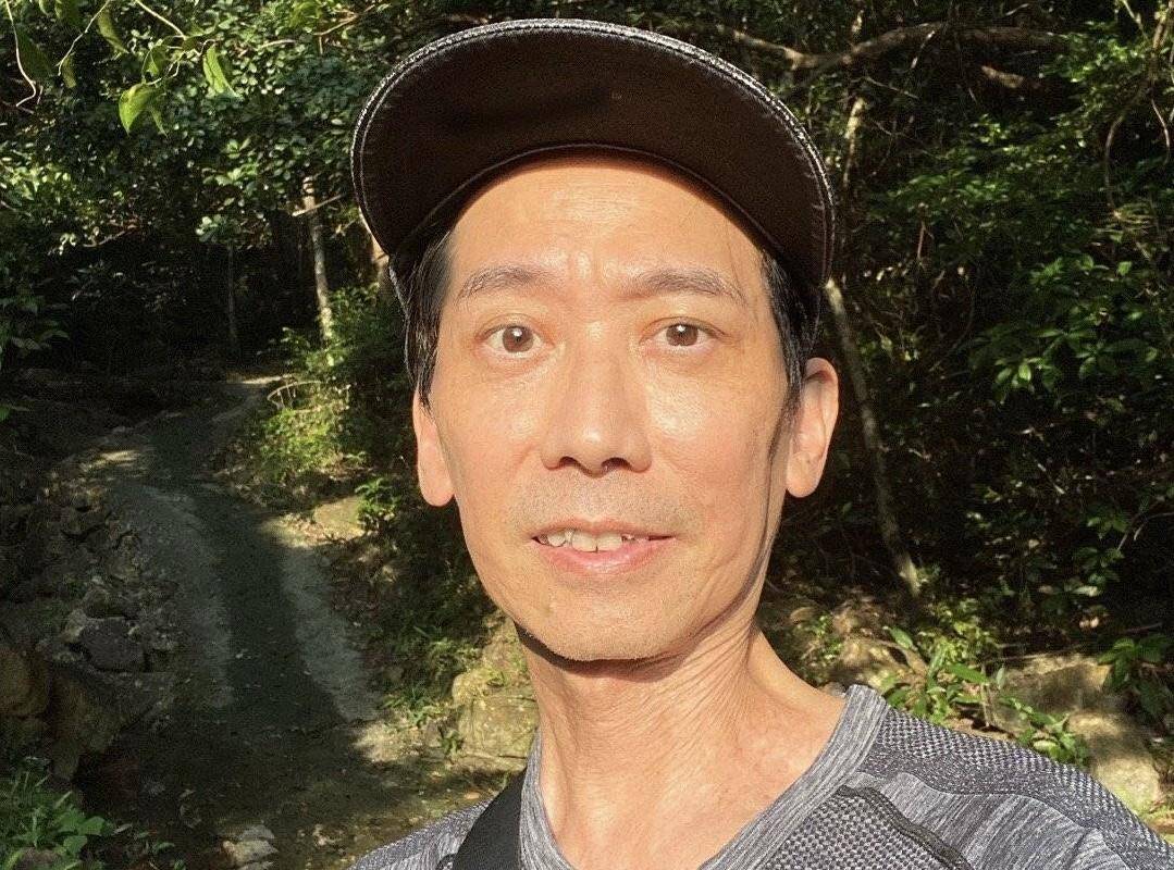 张达明的演艺生涯是从跑龙套开始的,从一些毫无看点的小角色一步步