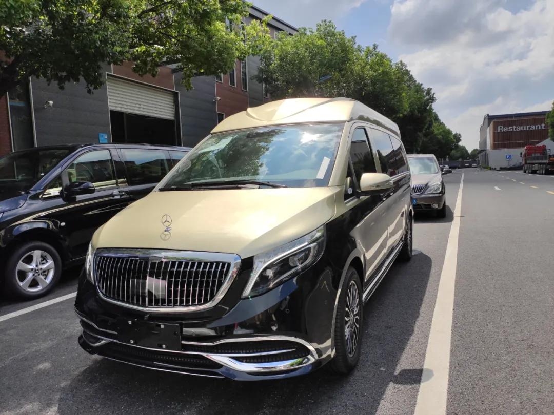 2020款奔驰迈巴赫双拼版v260l尊贵享受