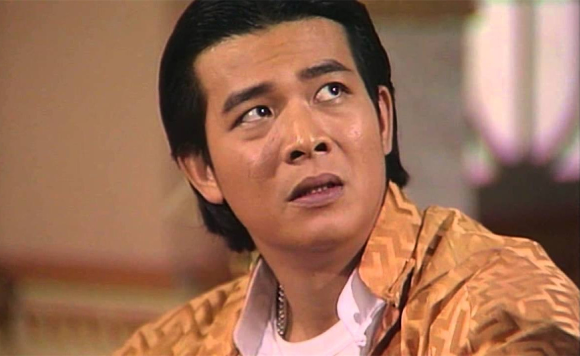 转投电影圈后,吴毅将出演了大量反派,《龙在江湖》里的"丧波"一角,更