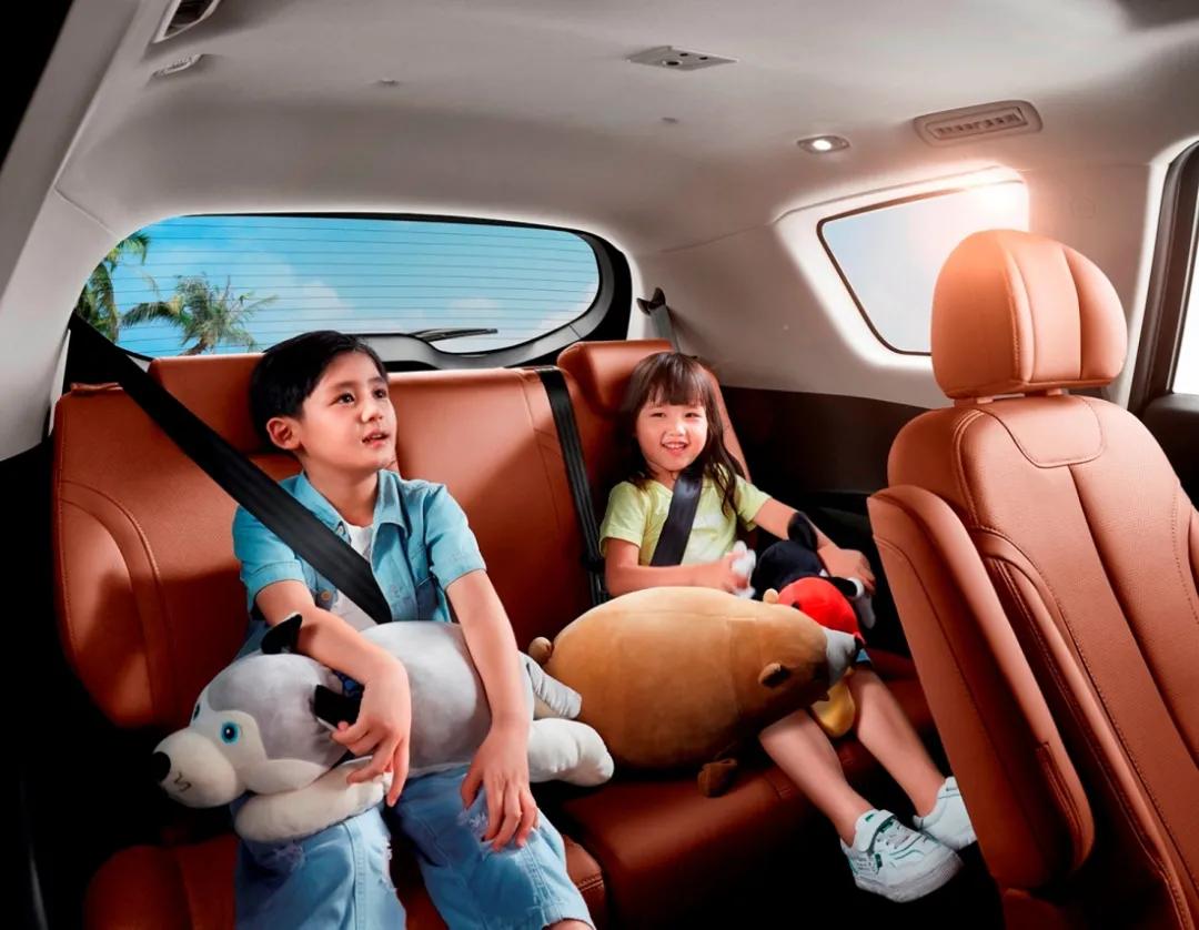 车企都在谈儿童乘车安全但宝爸宝妈该选择什么车看完就了解了