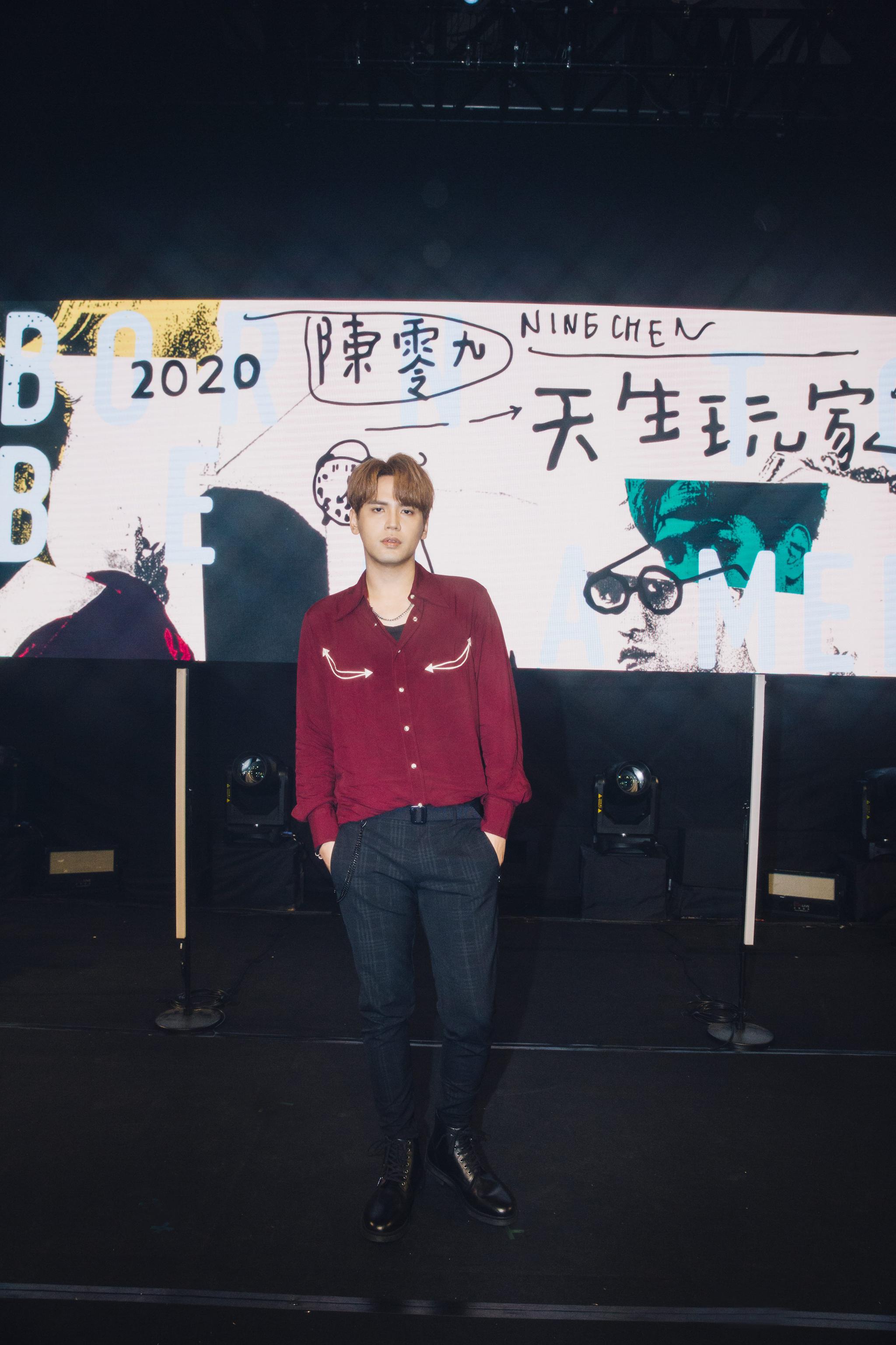 千人齐唱天黑请闭眼陈零九首次两千人演唱会大成功