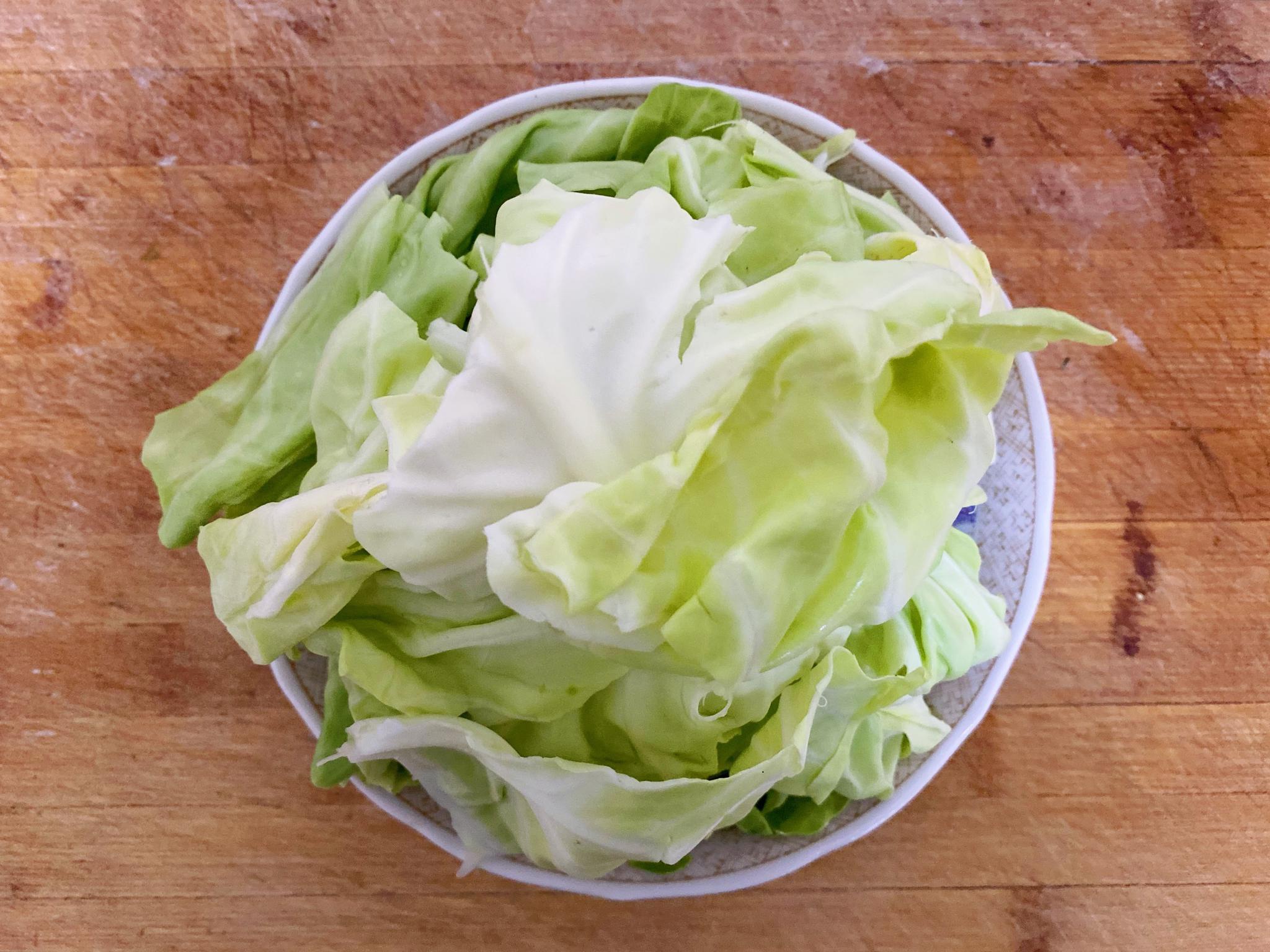 脆爽鲜香的手撕包菜:掌握正确调汁儿方法,味道比饭店还棒