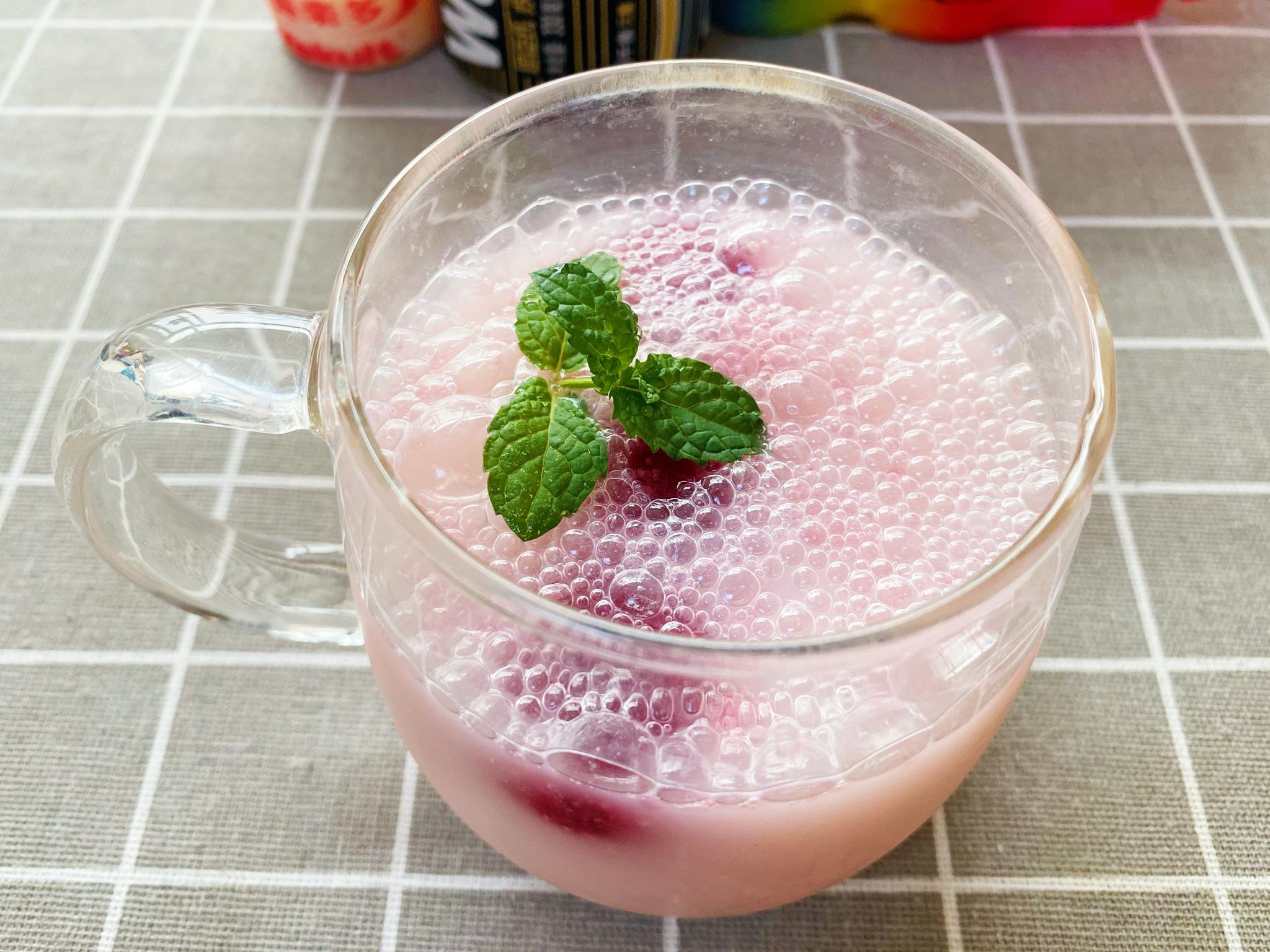 超高颜值diy冷饮:养乐多葡萄冰气泡水,比奶茶好喝还便宜