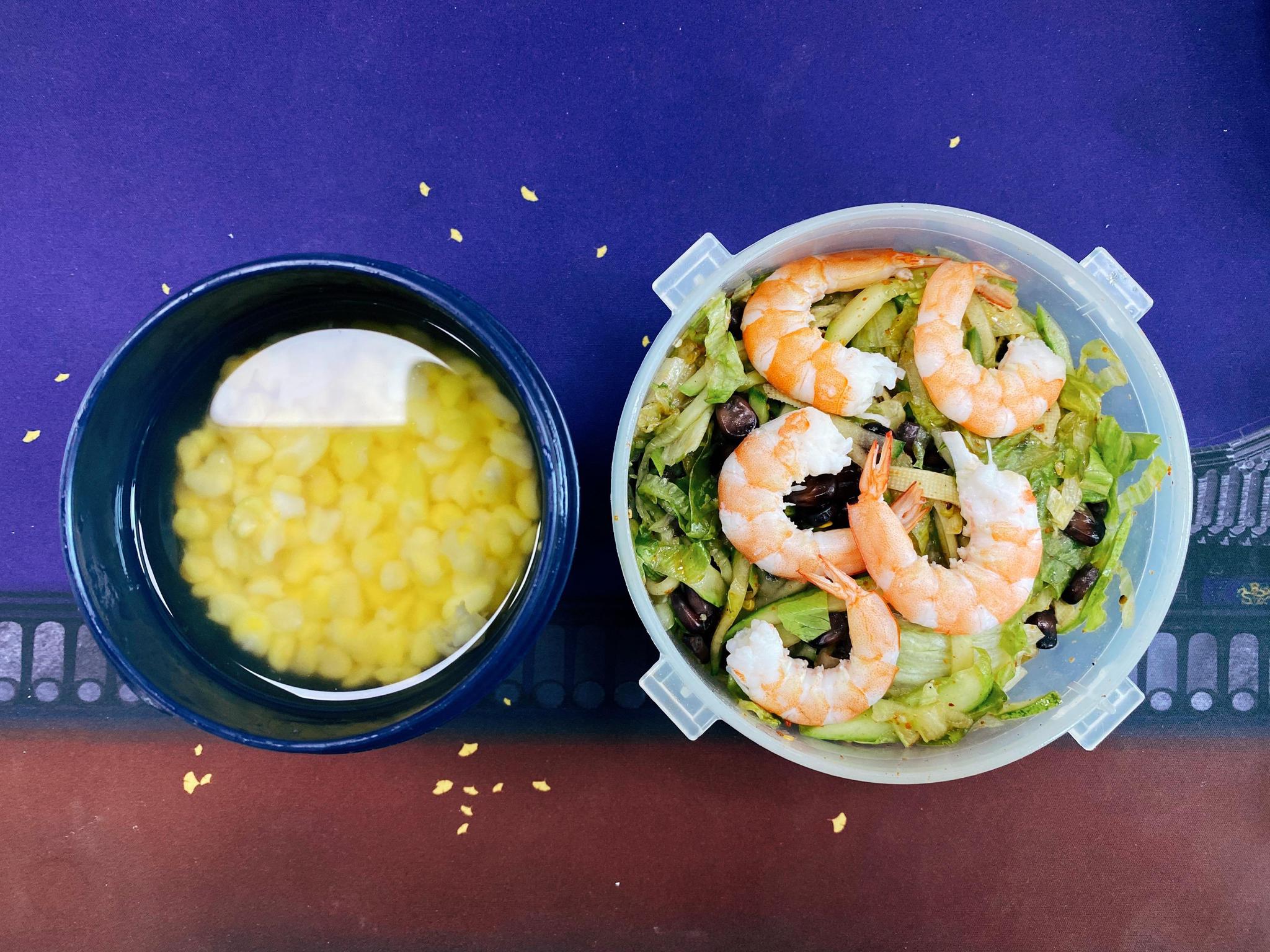 减肥减脂轻食简餐鲜虾时蔬大拌菜玉米大碴粥清清爽爽好味道