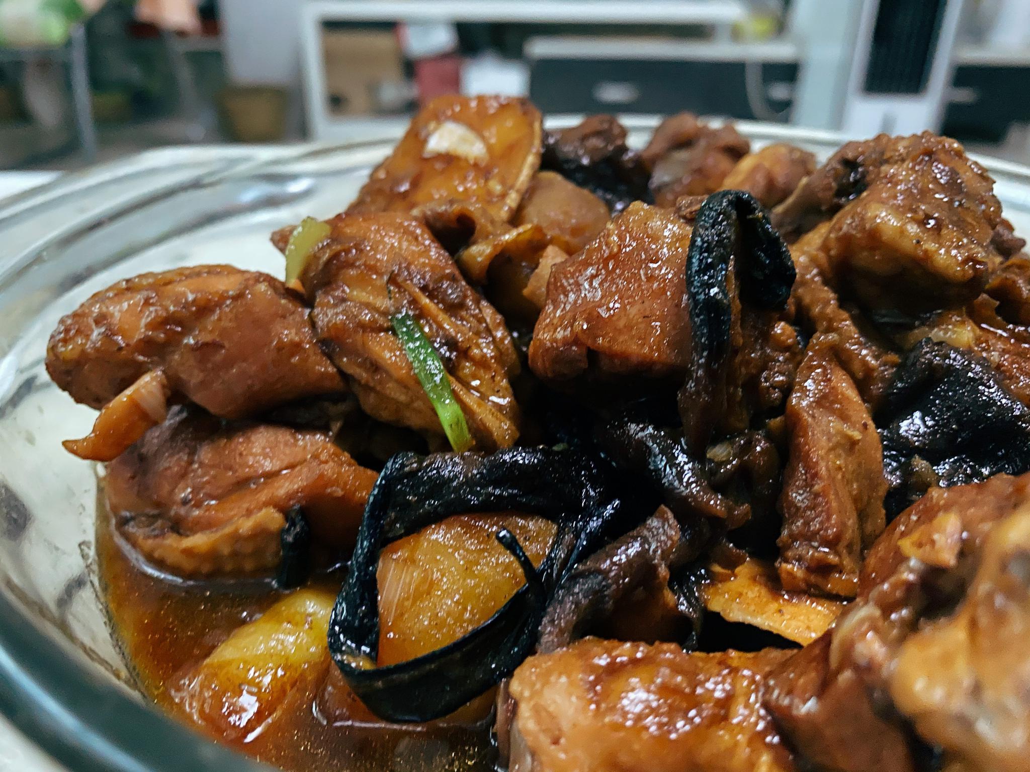 东北小哥哥教你小鸡炖蘑菇,只需5步,味道正宗,肉质鲜嫩又爽口