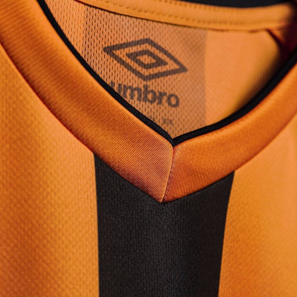 赫尔城发布202021赛季主场球衣