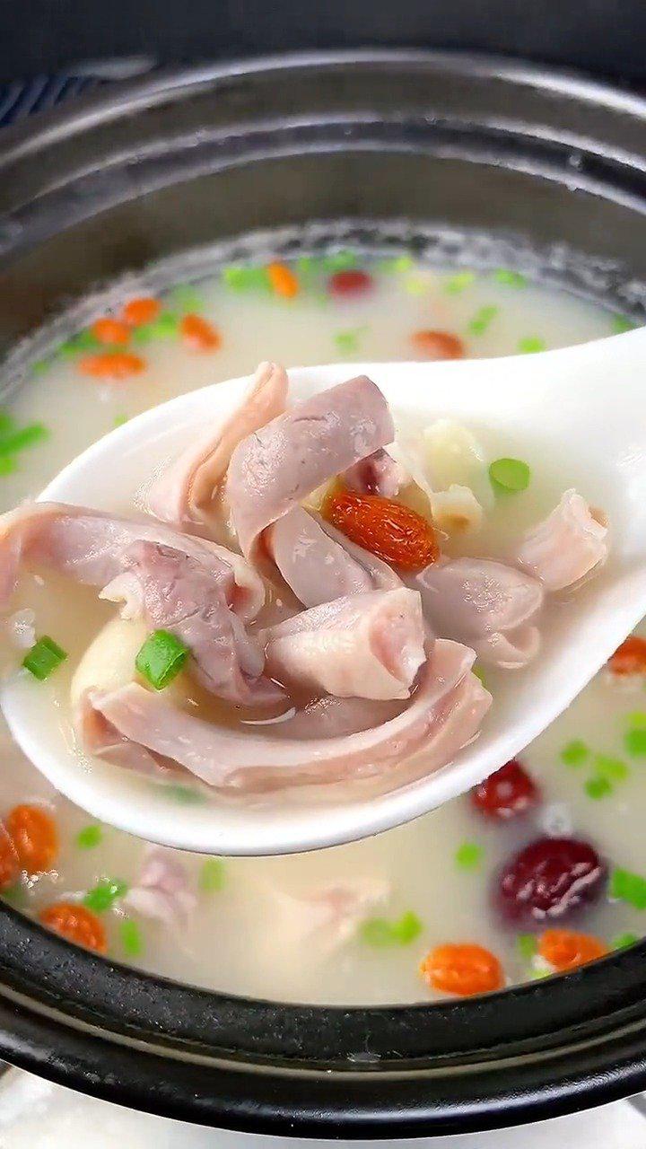 莲子炖猪肚汤,好喝接地气