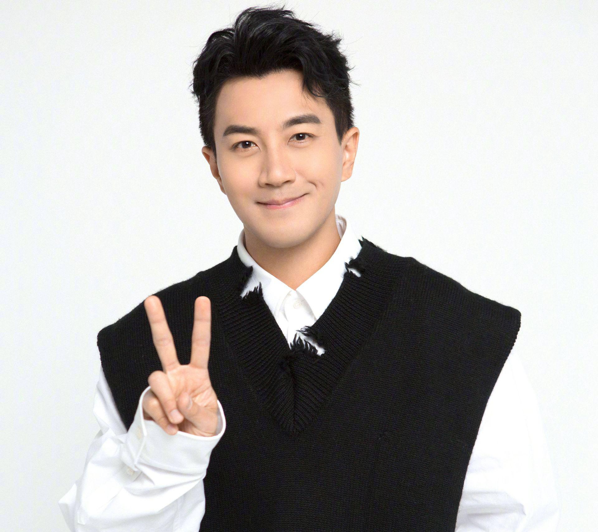 刘恺威正式开始复工手臂血管凸起太惊人与杨幂离婚后显得沧桑