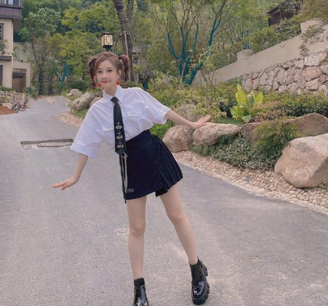 冯提莫|学生装|身材_新浪新闻