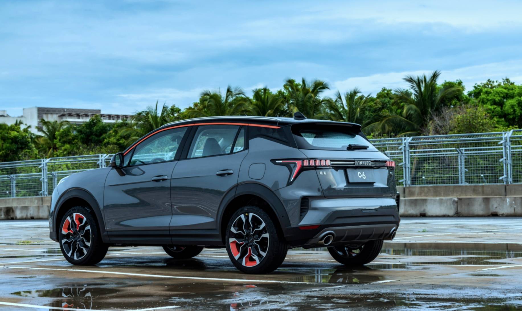 外观动感价格亲民,售价11.86万起的领克06正式上市