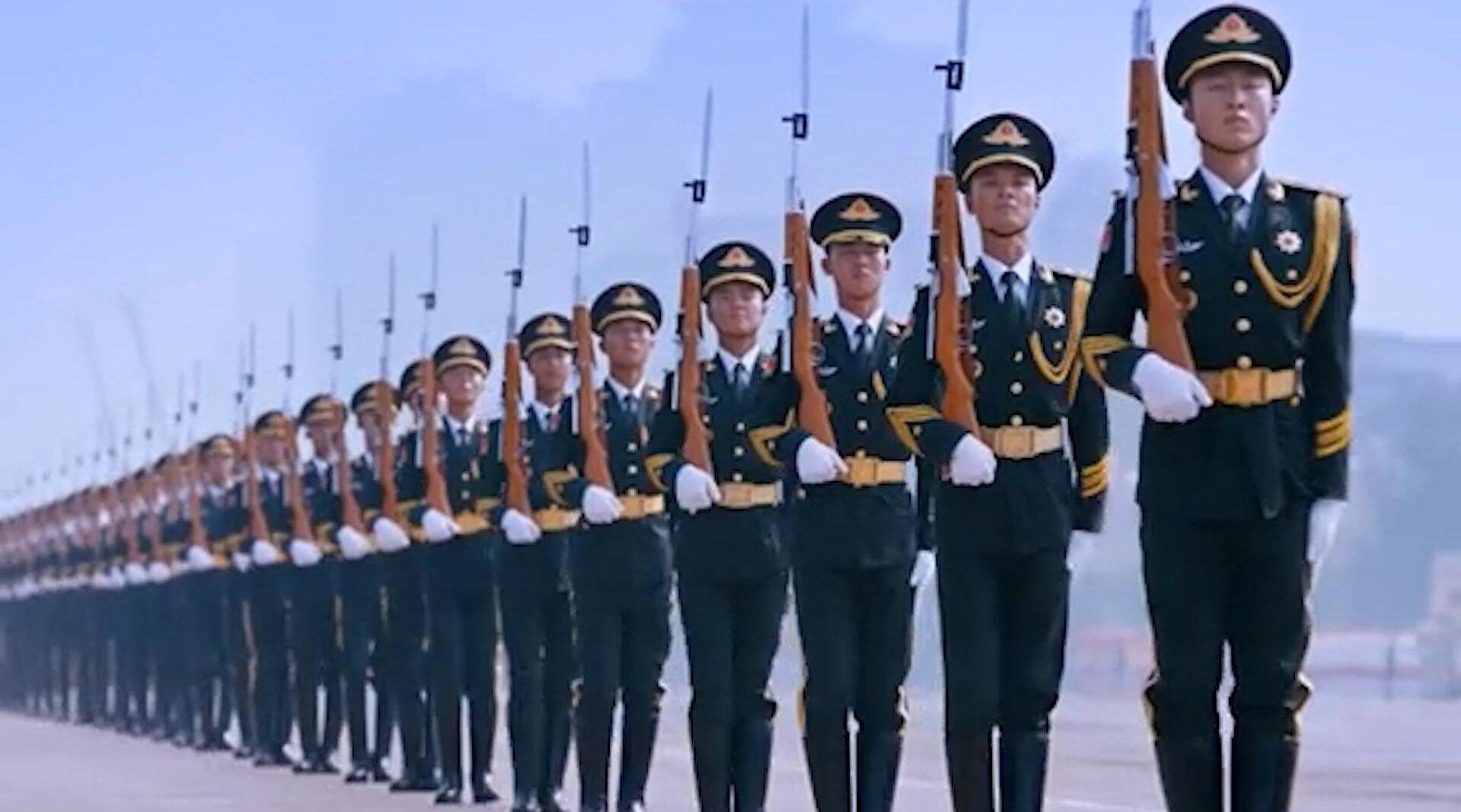 新中国70周年阅兵仪式上,正常震撼的标兵就位镜头!