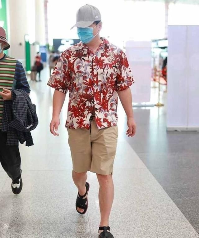 从校草到中年大叔41岁的沈腾穿人字拖上阵秒变小鲜肉