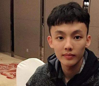 cba:徐杰涨工资却不能多拿,顶级废物球员获顶薪,中国篮球被