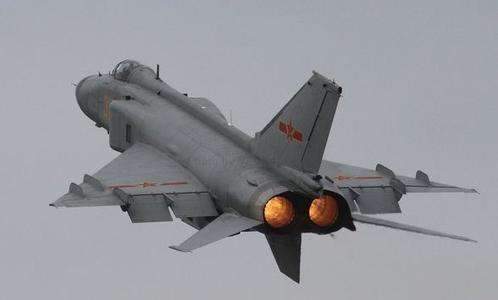 歼8原来也这么漂亮,二代半老爷飞机,在隐身空战时代还有用吗?