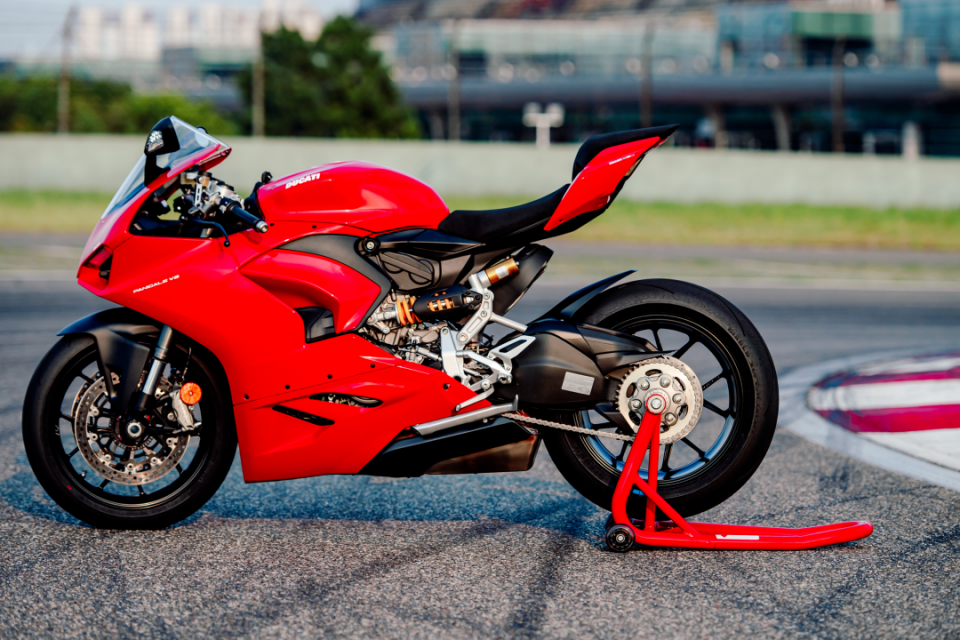 最便宜的杜卡迪超跑panigale v2来喽!