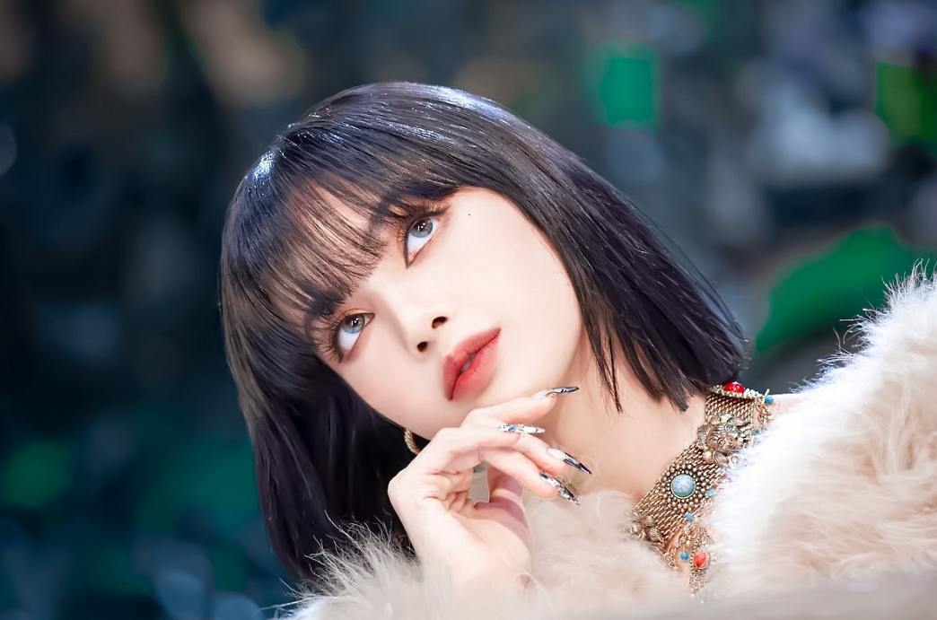 2016年yg推出四人女团blackpink,其中lisa是泰国籍的