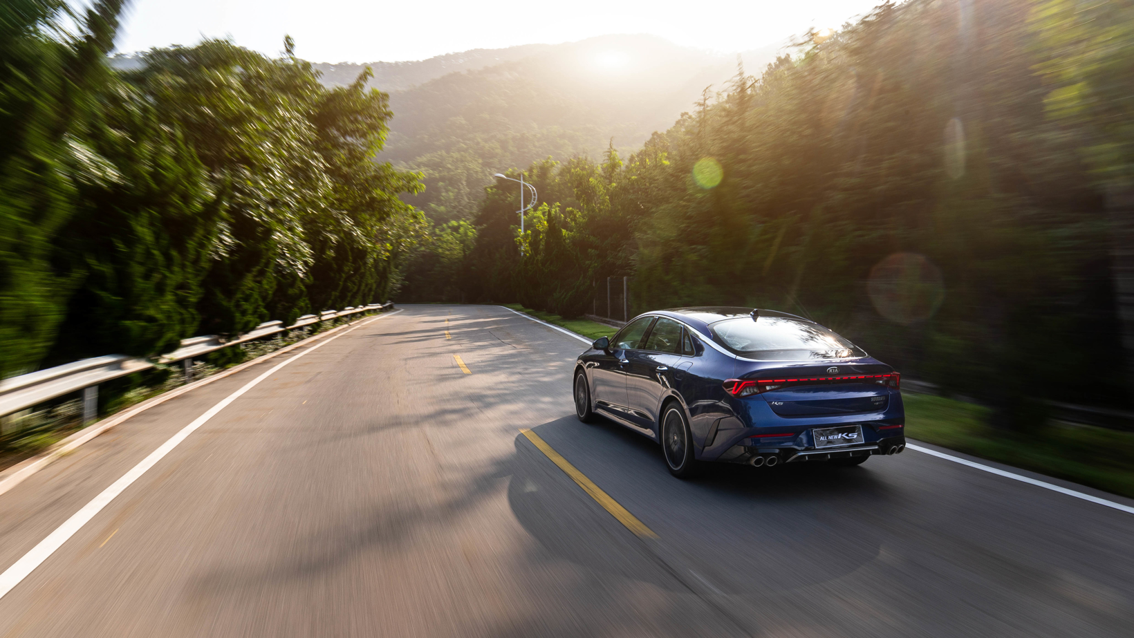 韩系颜值炸弹 全新起亚k5凯酷上市 包牌指导价16.18-20.58万