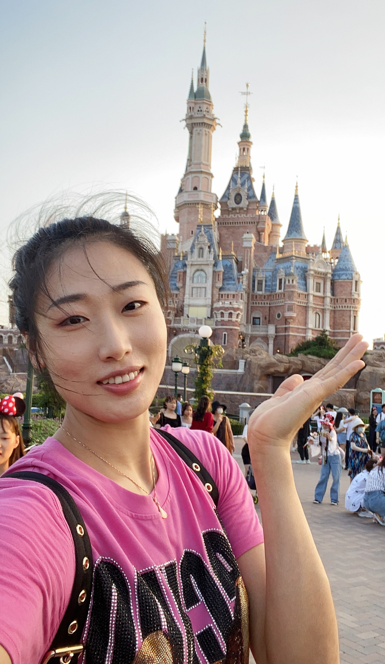 刘晏含|休闲装|迪士尼乐园_新浪新闻