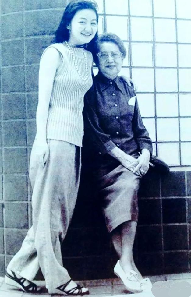 童星沈洁10岁成名长大学法律当制片人如今还被叫英子