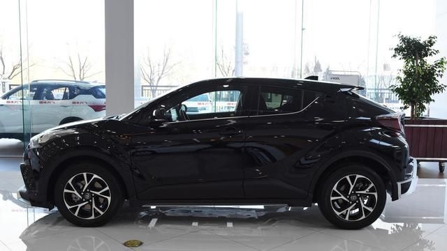 花15万提辆丰田chr值吗行驶2296公里后车主说了一句良心话