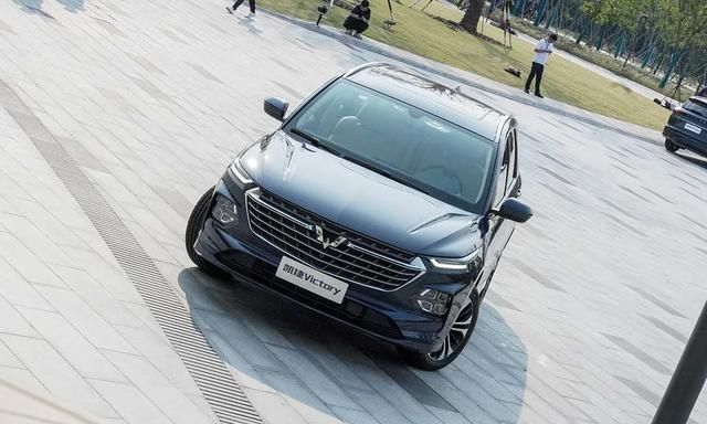 五菱首款银标车!大空间6座布局 还有点高级!