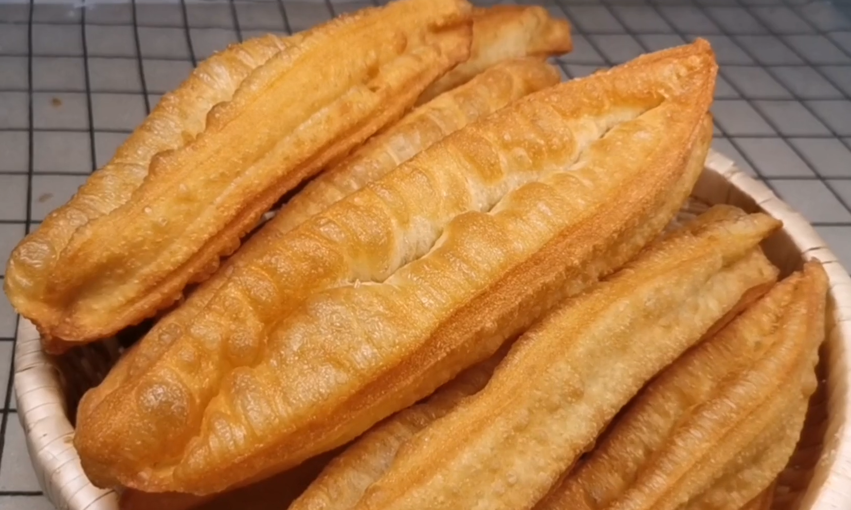 早餐店油条配方,不用任何添加剂,各个空心酥脆,比买的还好吃