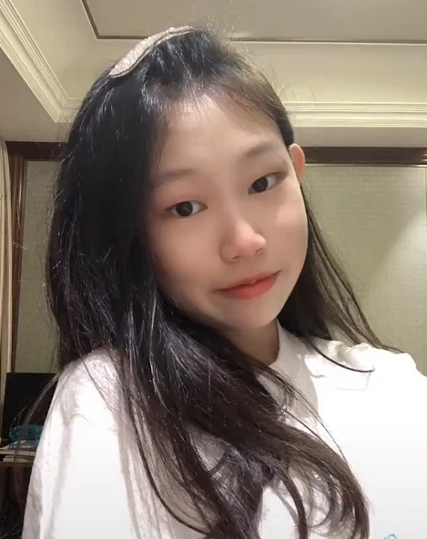 小沈阳13岁爱女录视频,眉眼温柔变化惊人,丑小鸭变天鹅|丑小鸭|沈佳润