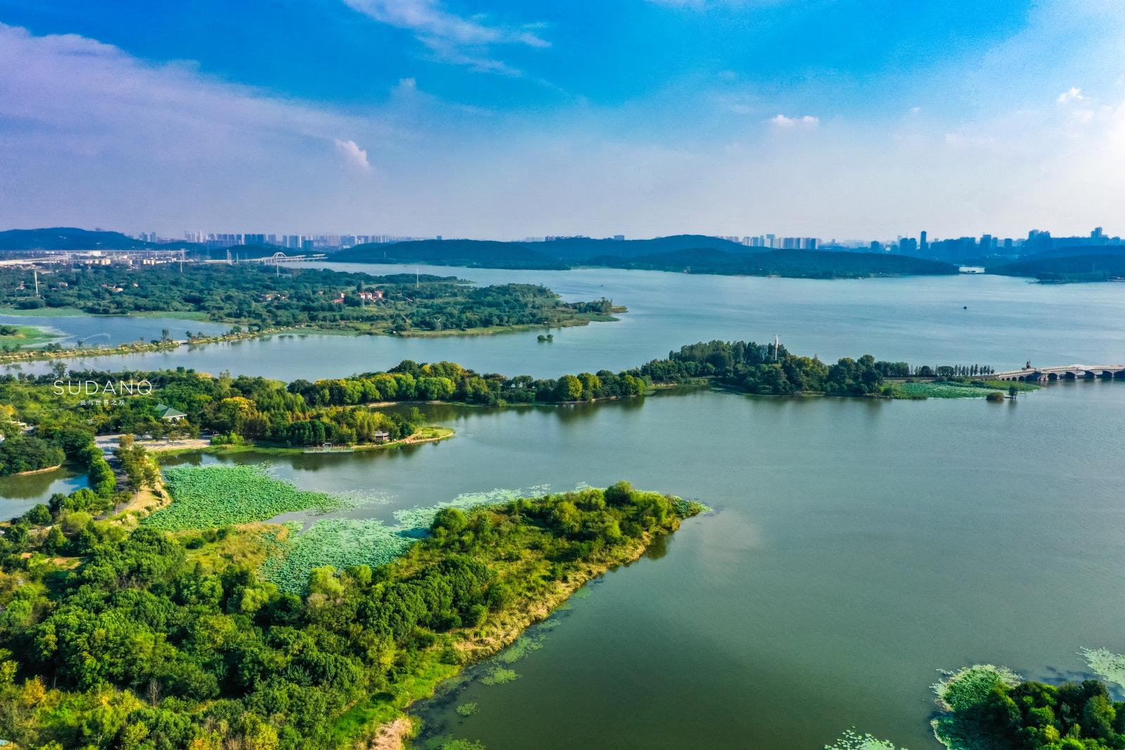 中国第一大,第二大城中湖皆在武汉,其中东湖风光无限,值得多看