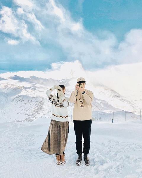 情侣出游应该怎么穿搭?同色系,同风格