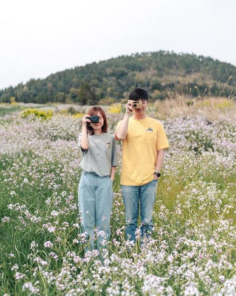 情侣出游应该怎么穿搭?同色系,同风格