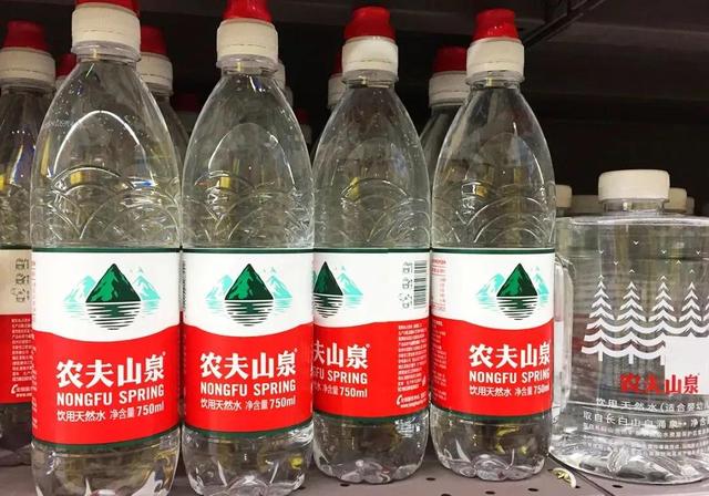 农夫山泉上市半天高开低走,创始人只当了半小时首富
